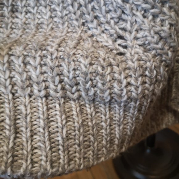 Dynamite long sleeve v-neck knit oversize pullover sweater - Picture 5 of 11